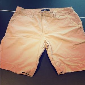Men’s khaki shorts